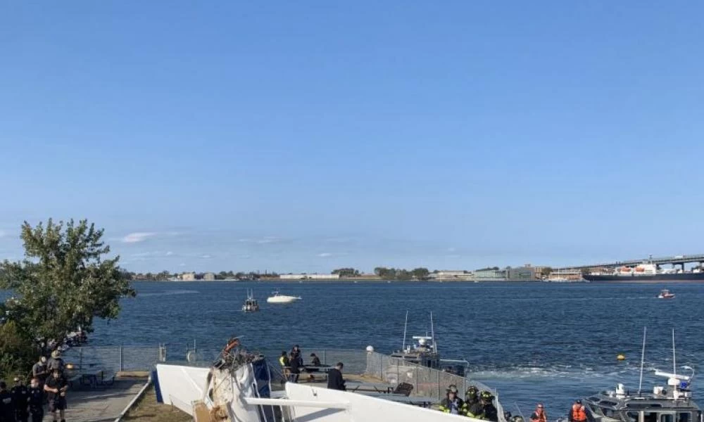 Νέα Υόρκη: Μονοκινητήριο αεροπλάνο έπεσε σε προβλήτα